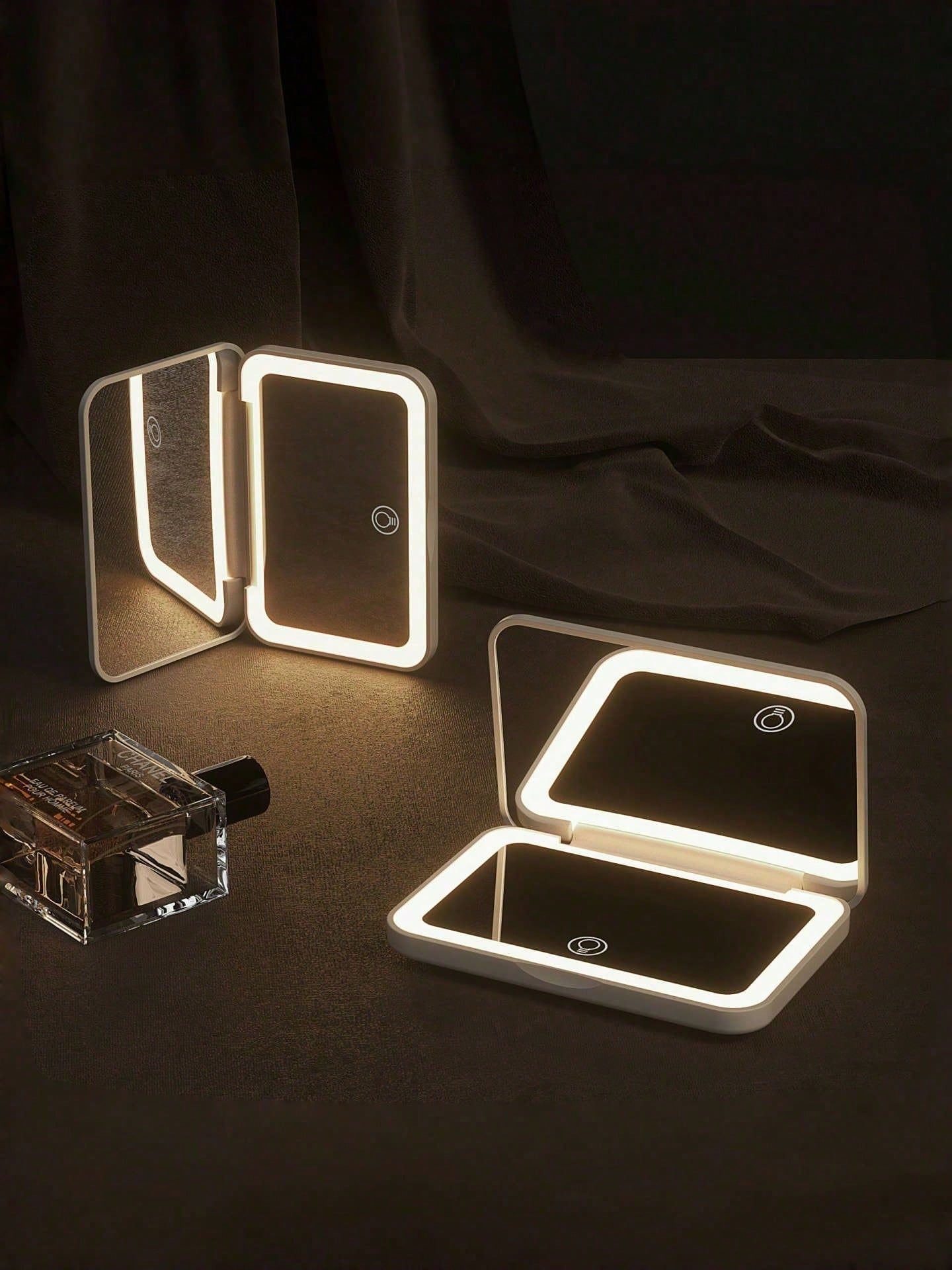 Travel Accessories As Gifts - مرآة مكياج مزودة بإضاءة LED وشاشة