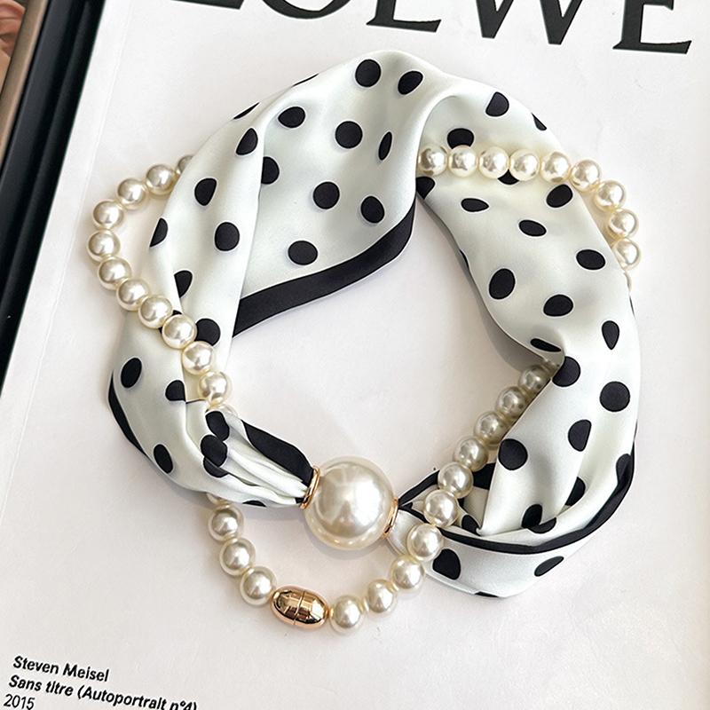 وشاح رقبة من الساتان مع سلسلة  - مراجعة Travel Accessories Aesthetic وسعره