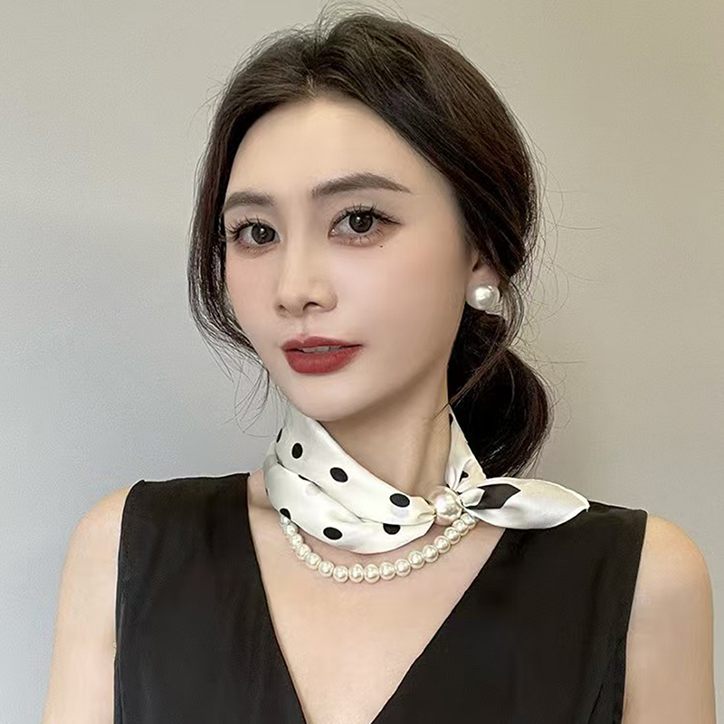 وشاح رقبة من الساتان مع سلسلة  - مراجعة Travel Accessories Aesthetic وسعره