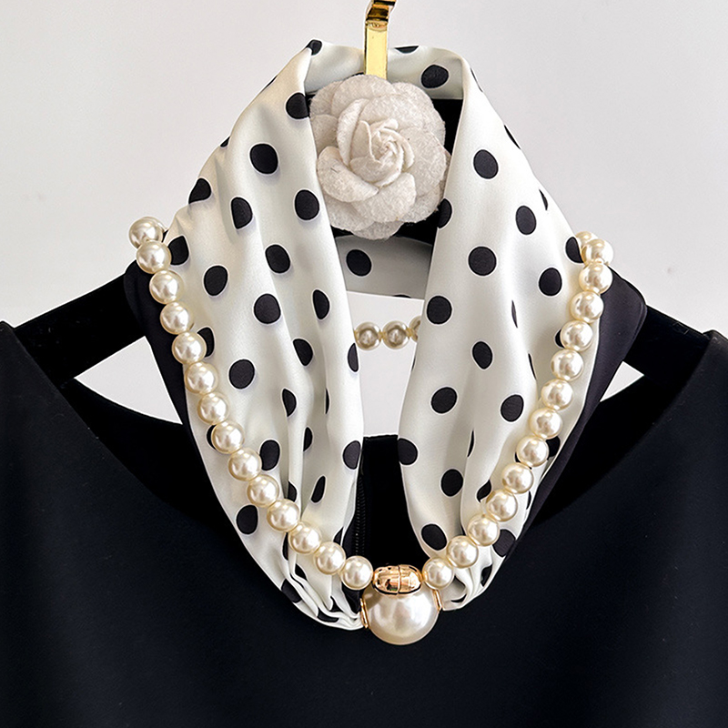 وشاح رقبة من الساتان مع سلسلة  - مراجعة Travel Accessories Aesthetic وسعره