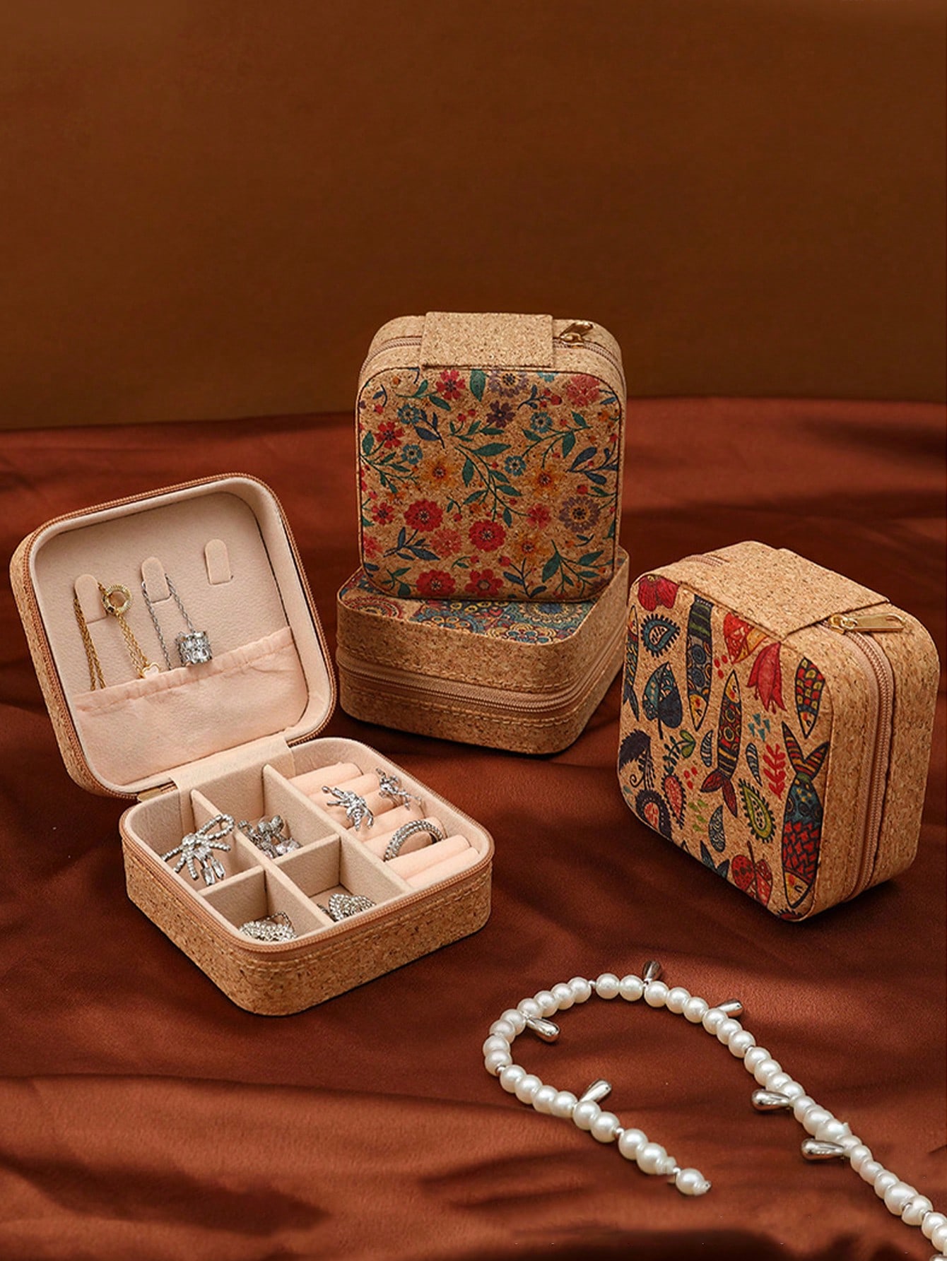 علبة مجوهرات مربعة الشكل بتصمي - مراجعة Travel Accessories Jewelry وسعره