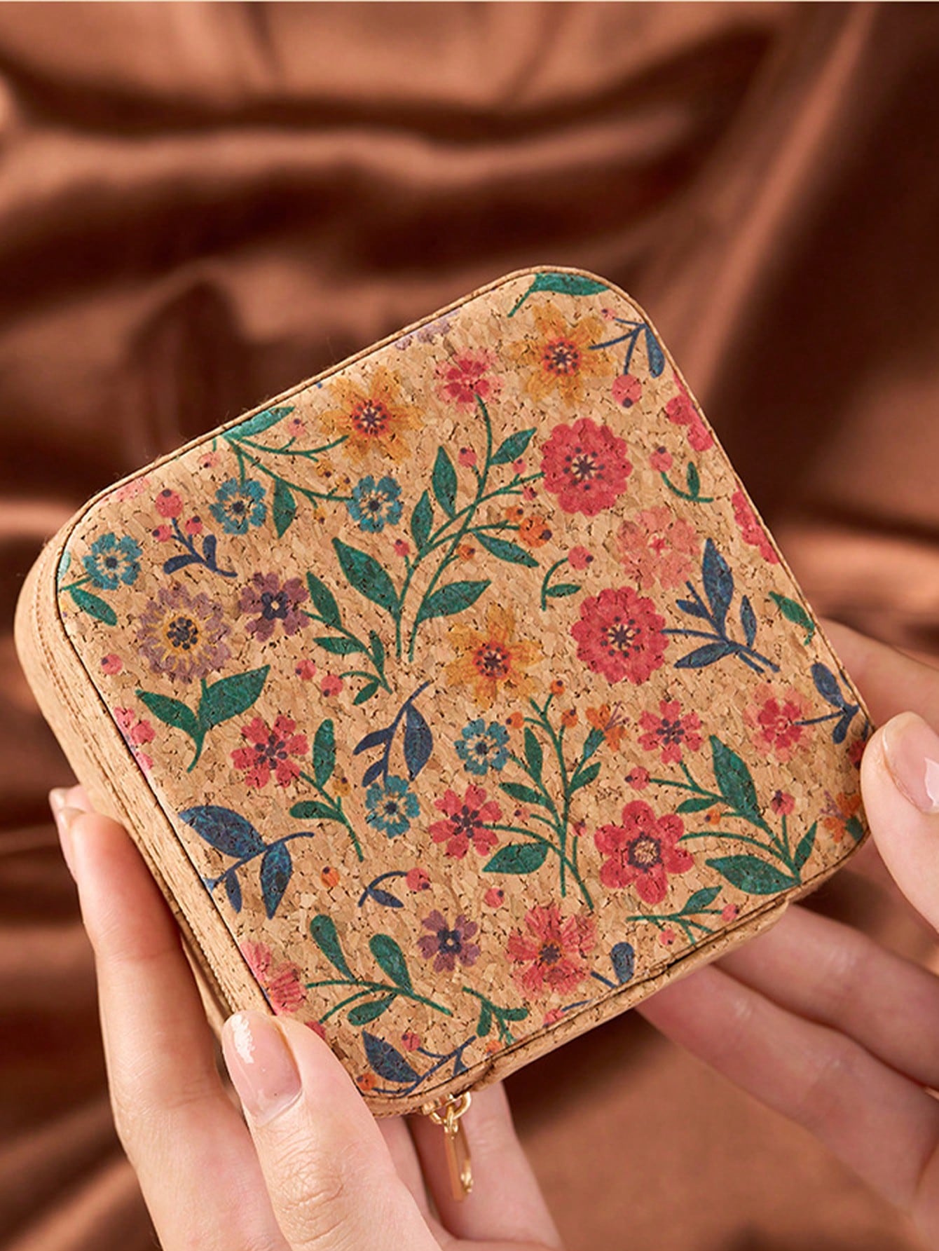 علبة مجوهرات مربعة الشكل بتصمي - مراجعة Travel Accessories Jewelry وسعره